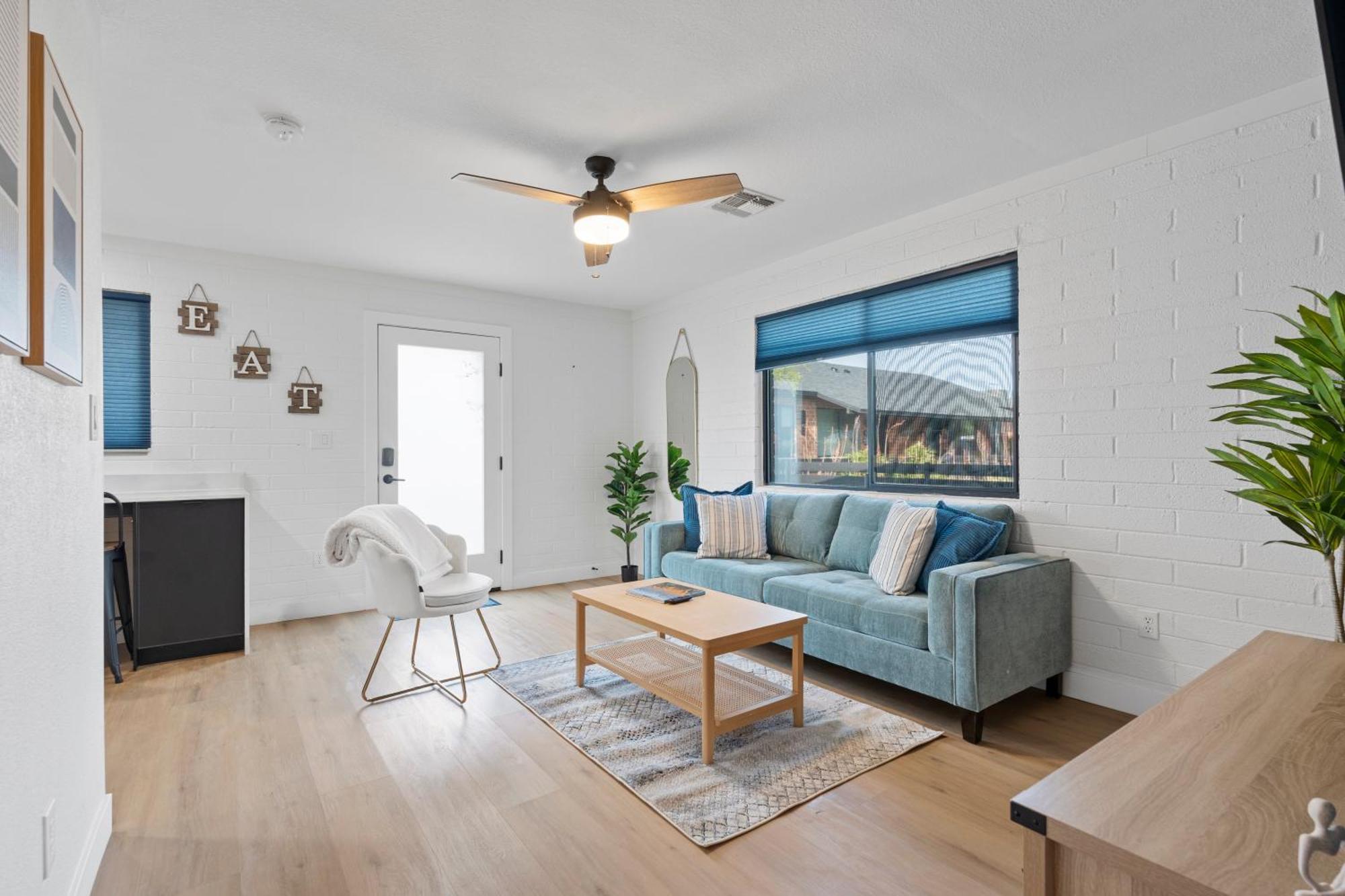 Biltmore 2br #4 - Workspace, Free Parking, Laundry, Patio! Phoenix