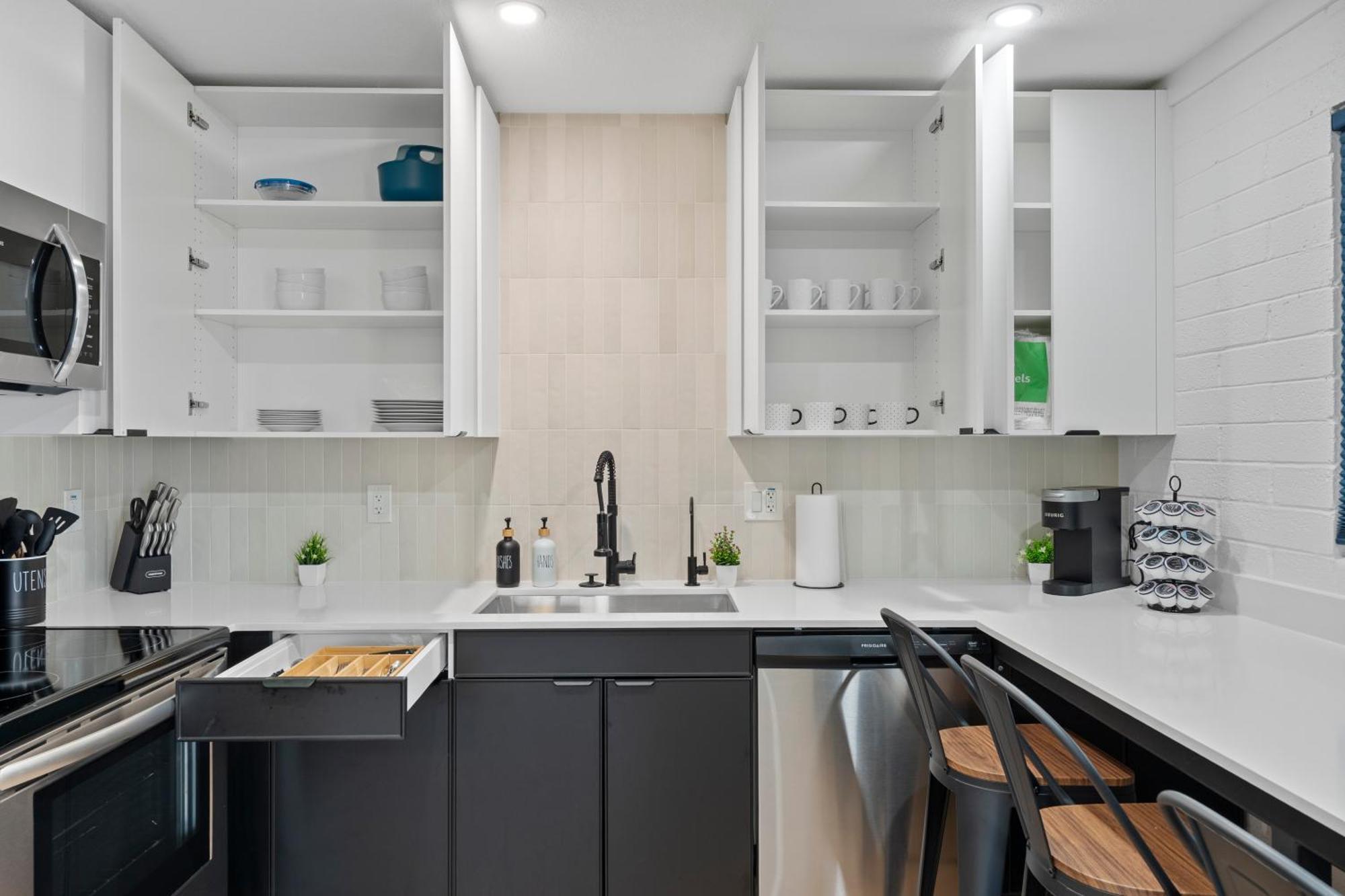 Apartemen Biltmore 2br #4 - Workspace, Free Parking, Laundry, Patio! Phoenix