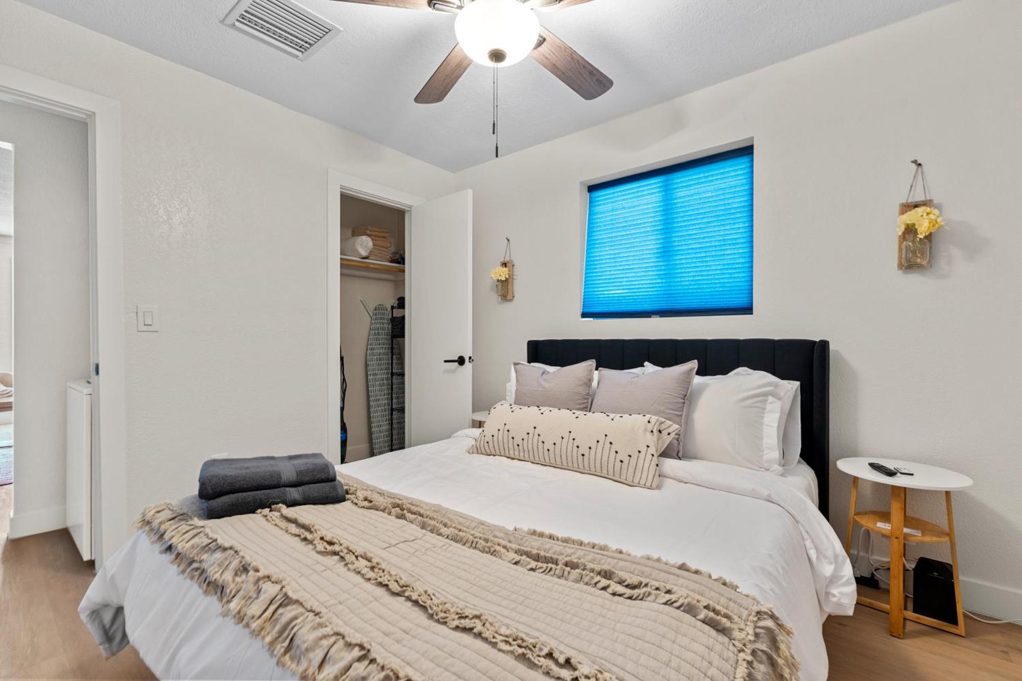 Biltmore 2br #4 - Workspace, Free Parking, Laundry, Patio! *